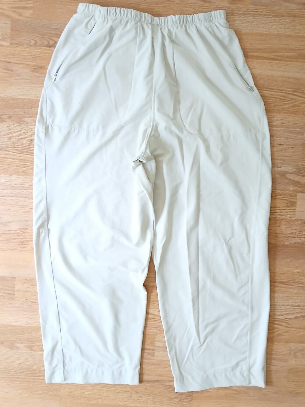 Lululemon Lightweight Mid Rise Barrel Leg Cropped Pant in Bone Size 10 - Picture 5 of 9